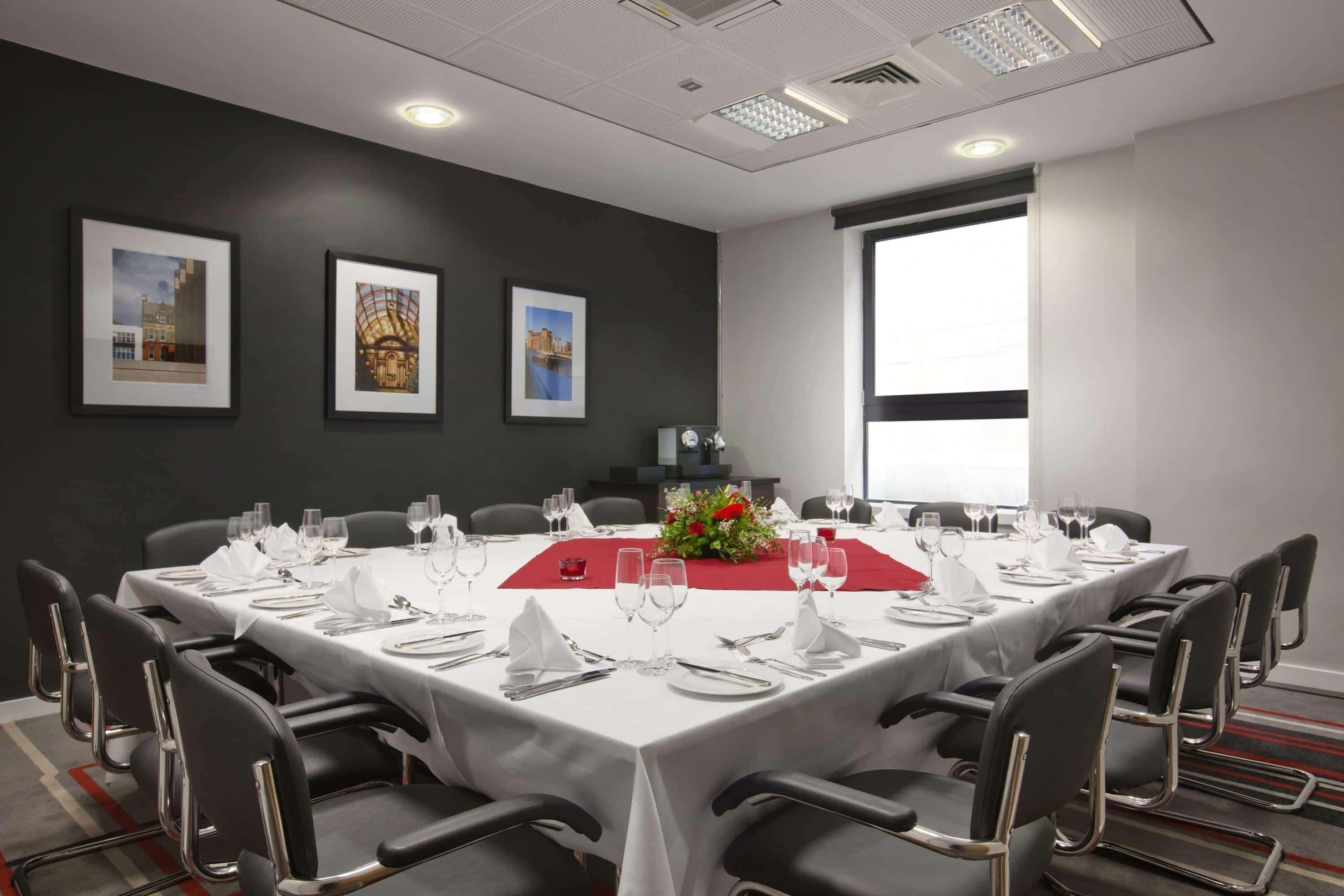 Ramada Encore Newcastle-Gateshead Restaurant photo